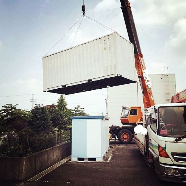 設置不可能だった場所へお隣さんの敷地をお借りすることですんなり設置となりましたご協力下さりありがとうございました(^ー^) (Instagram)