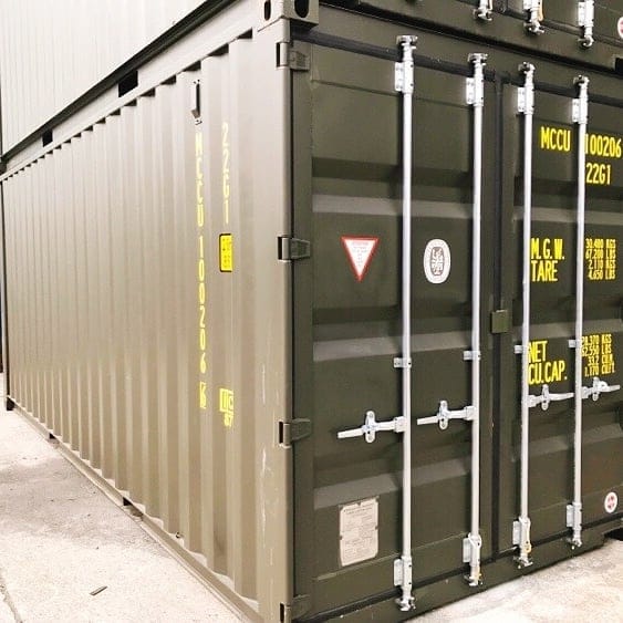 レアカラ～　アーミーグリーン　ワンウェイの新品？！　一度だけ中に荷物をいれて海を渡った新品と言いますか、ほぼ新品と言いますかw　お好きな方もいるのでは・・ (Instagram)