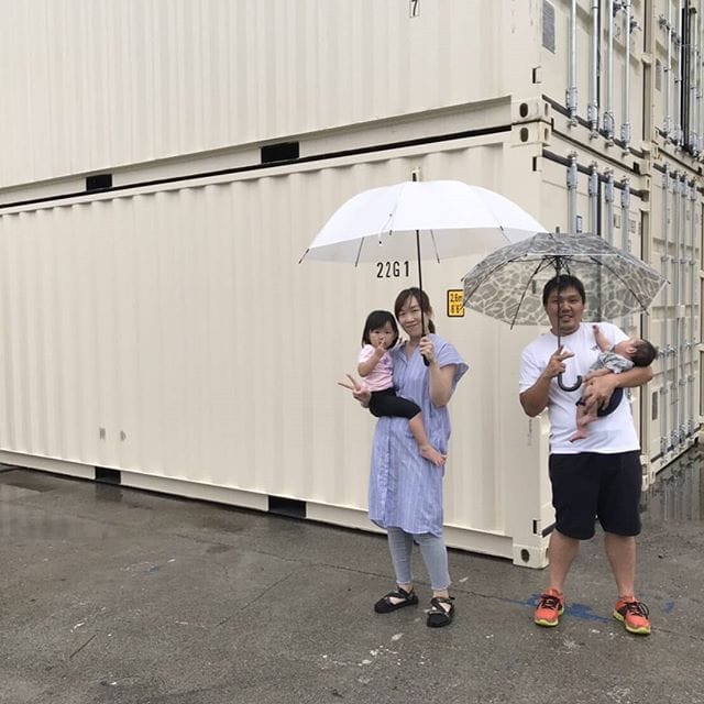 伊勢市からお越し下さいました(^^)H様有り難う御座います。納品を楽しみにお待ちください！コンテナ購入したいけど、何処で買ったら良いか分からない(^^;設置されたコンテナの状態が悪かった(￣0￣;)そんなお声をちらほらお聞きします。弊社は愛知県弥富市と愛西市にお越しいただければ、実際にコンテナをお選び頂けます。また、遠方の方には、見学は難しいと思いますので、希望コンテナの写真をできる限りご覧になって頂き、弊社スタッフがその都度、コンテナの状態の良いものをお客様のもとへ弊社トラックにてまごころを込めて、配送設置させて頂いております。尚、業務販売も可能ですので、その旨を、お伝えいただければ、開口だけ、窓枠まで、シャッター取り付けなど可能な限り対応させて頂きます。 (Instagram)