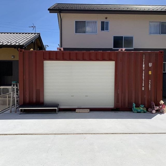 先日設置の恵那市S様邸お子様の三輪車のガレージ！！プラス、S様のバイクガレージです(^^)　この後、追加でタイヤ用収納12fコンテナ持って行きます！ (Instagram)