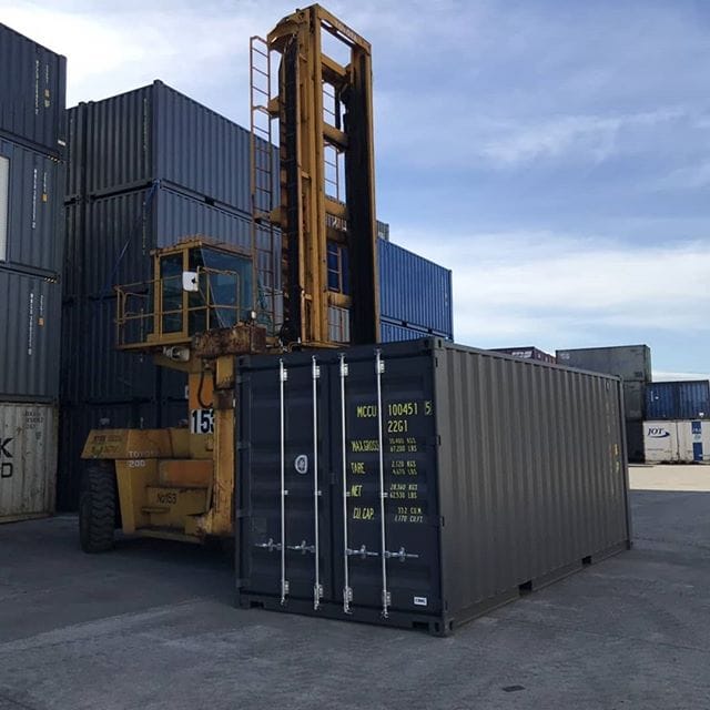 おはようございます(^^)本日は20フィートニュウマン、グレーを愛知県豊川市に納品です！ (Instagram)