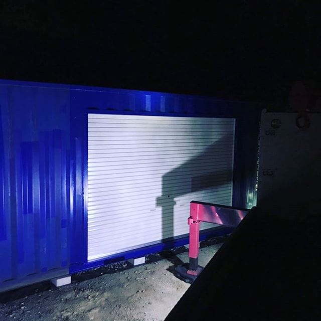 今晩は🙂本日は愛知県岡崎市のT様の新築のシックなお住まいのお庭に設置させて頂きました！T様～遅くまでありがとうございました。 (Instagram)