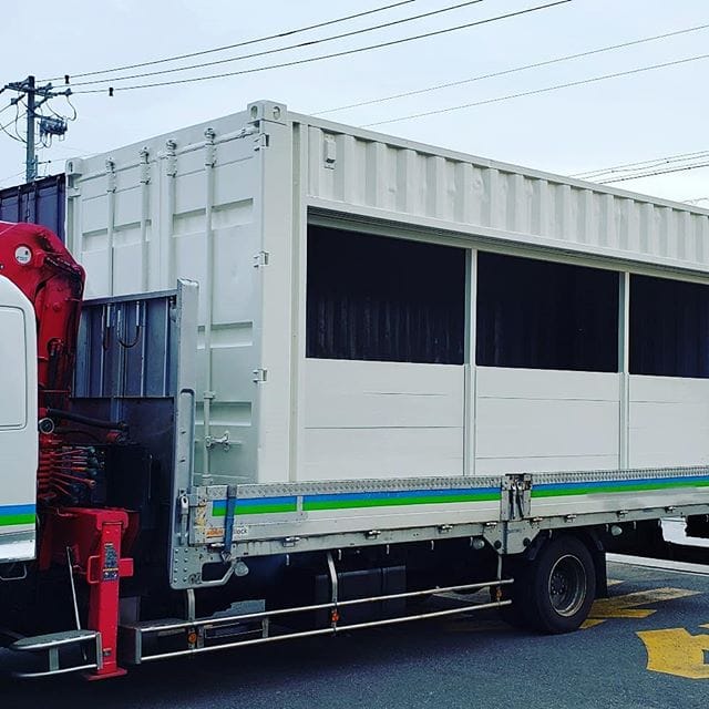 こんにちは(^^)シャッター付きコンテナの設置例です。 (Instagram)