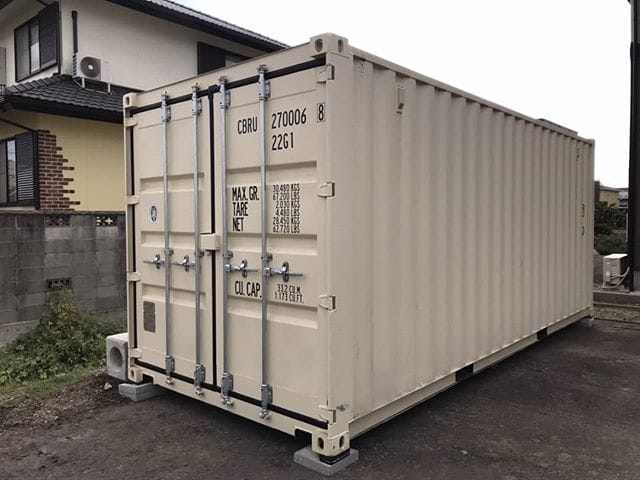 こんにちは(^^)本日はアイボリー新品20フィート愛知県西尾市の設置例です。海上コンテナの中古、新品を使用しての、店舗など建築確認申請も対応できますので！ (Instagram)