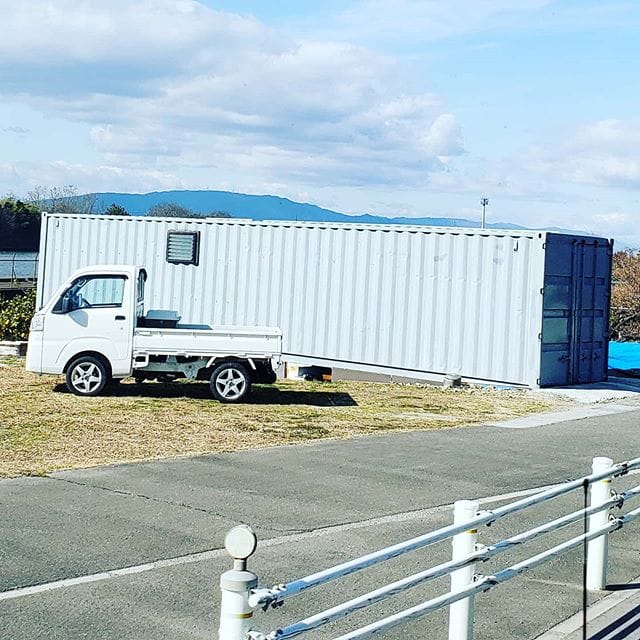 近くで見かけた４０フィートコンテナ (Instagram)