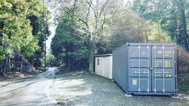 三重県三重郡菰野町20f高さ2.6メートルタイプ納品ですM様有難う御座いました!この後M様ご自身で、簡易スロープを設置し、ガレージとし使用されるそうです。どんなお車が入るのでしょうか・・ (Instagram)