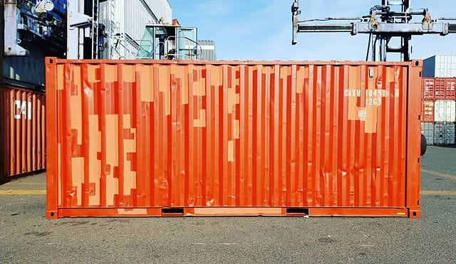 20フィート中古コンテナ！良いヤレ感も根強い人気ですそのまま倉庫としも良しお好みの色や窓、ドア、シャッター、換気扇、エアコン、断熱材、オプション多様です。予算に合わせてお見積もり出来ます。このコンテナは25万～配送費、愛知県内35000円～配送費は距離により変動しますので、お気軽にお問い合わせ下さいませカスタム等サンプル画像あればそれに合わせてお造り致します。展示場️愛知県海部郡蟹江町大字蟹江新田道西66 (Instagram)