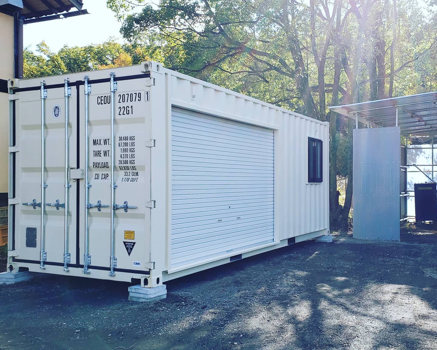 愛知県瀬戸市！先日の納品です。(株)F田製作所様有り難う御座いました！コンテナ内は約8畳！収納力抜群！中に車を入れてもびくともしません！防災倉庫としても使用されている頑丈なコンテナでかなり人気です。オプションでドア、窓、シャッターの取り付け内装を施して店舗や事務所、離れ等の使用例も御座います。DM、お電話にてお見積もり可能です。　　蟹江展示場　　愛知県海部郡蟹江町大字蟹江　　新田道西66ご来店は完全予約制になっておりますので★お電話にて★ご予約賜っております。蟹江展示場 担当 近藤　　　090-3556-1000#愛知県#愛知県瀬戸市#コンテナ#海上コンテナ#コンテナガレージ#倉庫#小屋#災害対策#diy#新築 に増えてます#一戸建て に人気の#マイホーム にどうぞ！#趣味部屋#秘密基地#所ジョージ#旧車 好き#バイクガレージ#バイク 好き#車 好き#777hayato さんの造る#アイアン雑貨#yokapaint アーティスト#全国 設置します！#釣り 好き#コンテナジョニー#ジョニーグループ#ガルバリウム にお似合いです