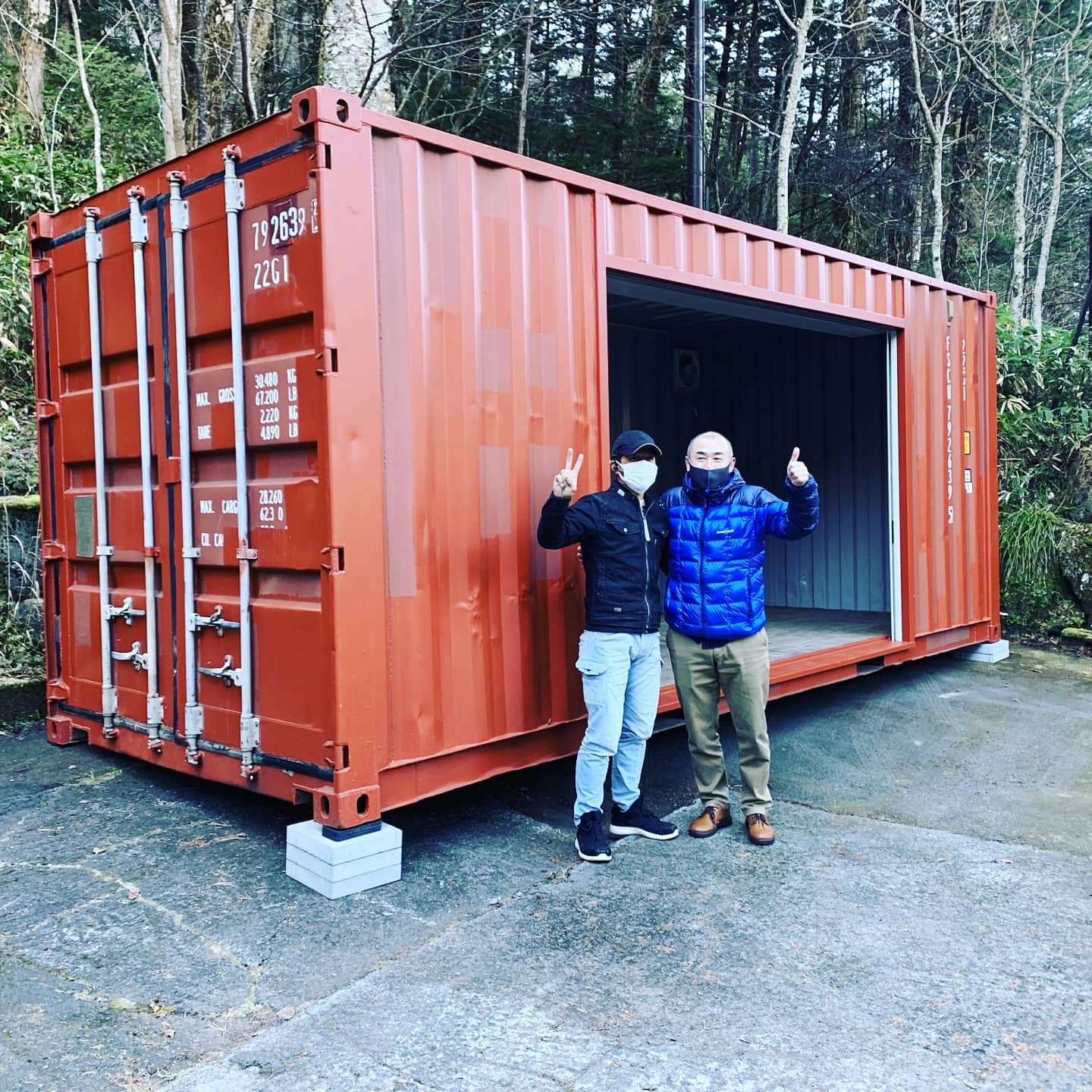 五千尺ホテル上高地！田中様、有り難う御座いました️長野県松本市にある「上高地」　“神の降り立つ地”　　と称され・・・ 　清流梓川　　　 山々が織り成す異空間。今回コンテナ倉庫カスタム、設置のご依頼があり五千尺ホテル様とご縁を持たせて頂きました。以前の現地調査の時に、執行役員の田中様にホテルを見学させて頂きました。一つ一つのしつらえが、素敵過ぎて・・・とにかく素敵過ぎて言葉になりませんでした。大変貴重な経験となりました。次はプライベートで行きます#gosenjakuhotel #五千尺#五千尺ホテル #五千尺ホテル上高地 @recruit.gosenjaku@gosenjaku_hotel_kamikochi #梓川#河童橋#長野県#松本市#長野県松本市#ありがとう#感謝#カップル で！#家族 で！#倉庫#コンテナ#海上コンテナ#コンテナガレージ#小屋#ガレージ#車好き#バイク好き#自然#明神岳#焼岳#コンテナジョニー#ジョニーグループ