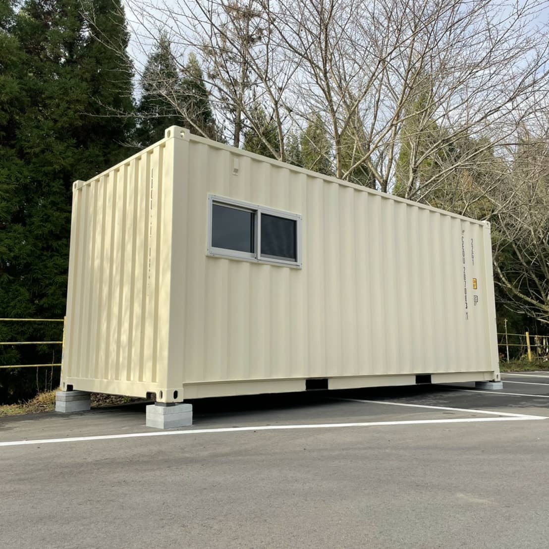 岐阜県多治見市!C様ありがとう御座いました人気の新品コンテナ(一度のみ貨物で使用したもの)にオプションで小窓と通気孔を取り付けさせて頂きました。お問い合わせはDMよりお願いしております。 蟹江展示場愛知県海部郡蟹江町大字蟹江新田道西66一組ずつのご案内となるため、お越しの際は、予めお電話にてご予約をお願いしております️090-3556-1000 担当 近藤#ありがとう#感謝#岐阜県#多治見市#コンテナ#倉庫#プレハブ#小屋#物置#diy#桜の木#コンテナハウス#ガレージ#新築#一戸建て#バイク好き#車好き#釣り好き#駐車場#世田谷ベース 的#所ジョージ#yokapaint #777hayato さんのアイアン雑貨#マイホーム に増えてます#ハーレー好きな人と繋がりたい #コンテナジョニー#ジョニーグループ#海上コンテナ