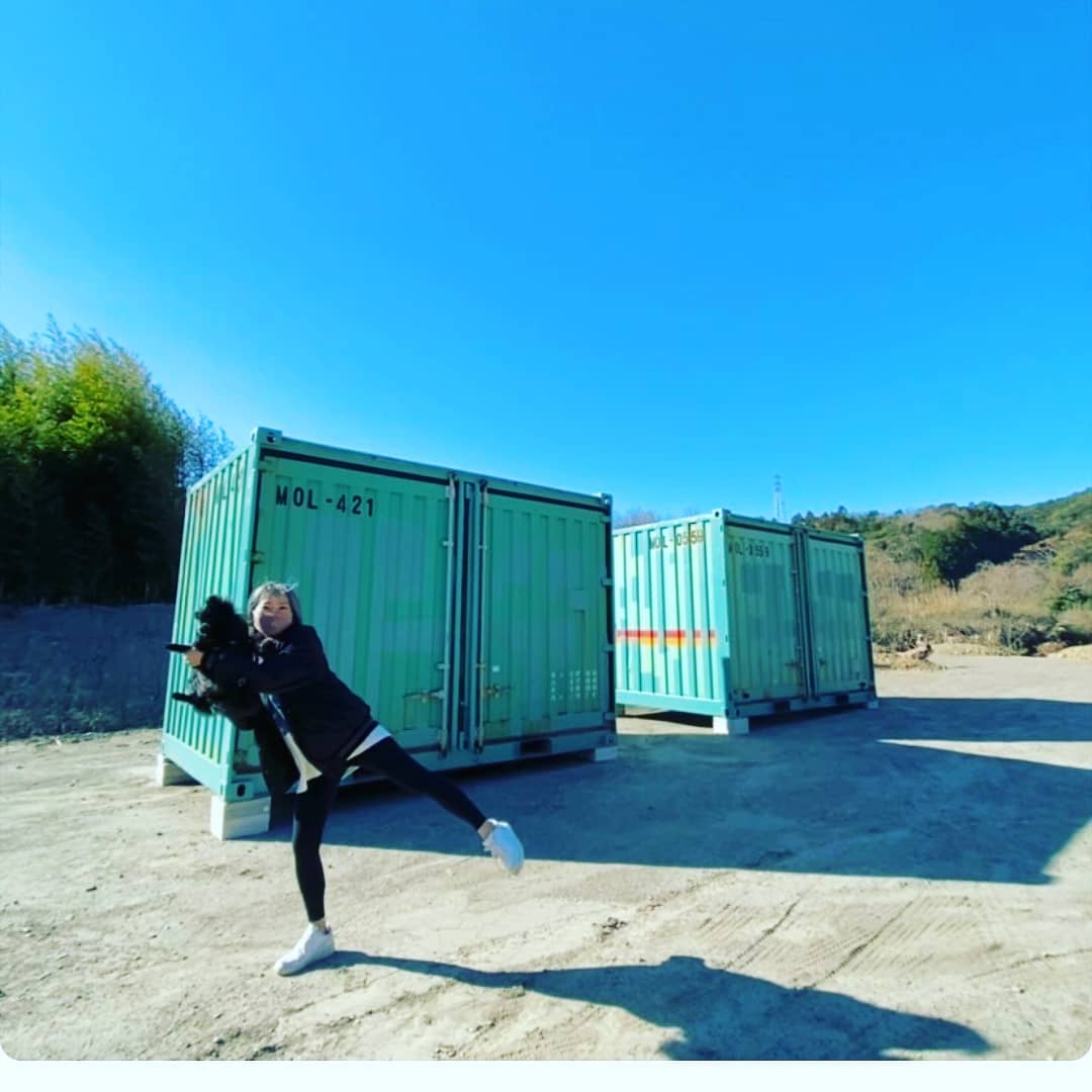 静岡県牧之原市️本日は12フィート内航用中古コンテナの設置になります。@cafehmong 様、有り難うございましたこちらは畑でご使用になられるそうです。今後、どう発展して行くのか楽しみです!お客様は牧之原市で 「アジアン雑貨カフェ」を経営されていてます。私もコロナが落ち着いたら、遊びに行きたいと思います️各種コンテナ、カスタムお見積もりはDMか、お電話にてお問い合わせ下さい。 蟹江展示場 愛知県海部郡蟹江町大字 蟹江新田道西66お越しの際は来店予約をお電話にてお願い致します!090-3556-1000 近藤までお気軽にお問い合わせ下さいませ️#静岡県#牧之原市#cafehmong #ありがとう#感謝#ご縁#畑#小屋#倉庫#物置#コンテナ#コンテナガレージ#ガレージ#ランドクルーザー#空#晴れ#雑貨#ライフスタイル#アウトドア好き#777hayato さんのアイアン雑貨#yokapint さんのスプレーアート#コンテナジョニー#ジョニーグループ#アニキ ありがとう