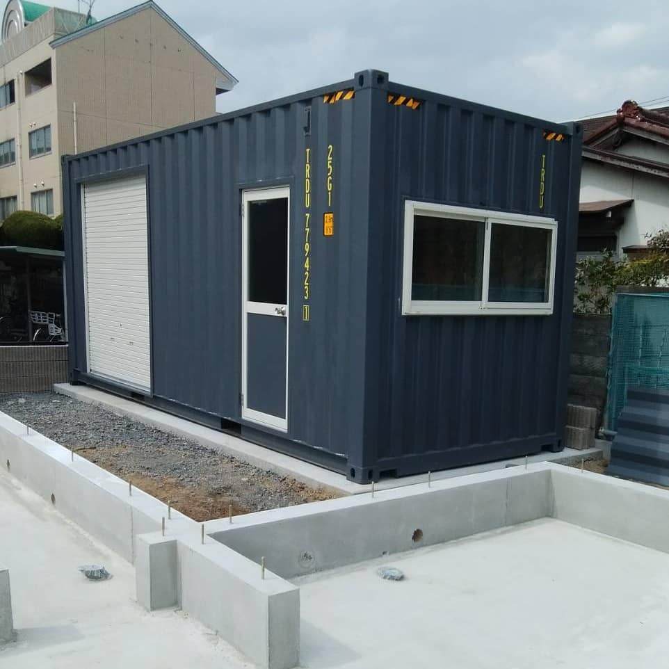 愛知県一宮市️以前納品した一宮市のK様が、ご自身で勝手口ドアと、腰窓をDIYで取り付けお写真を送って頂きましたご職業が板金塗装、ご趣味がバイクレースとバイクいじりとう事で、サッシ取り付けの完成度が抜群なんで、僕もお願いしようかな（今後、内装をK様ご自身でてがけるそうです。楽しみです️）コンテを通じてご縁を持たせて頂き、設置後もこのような形でご連絡頂けることが有難いです️K様有り難う御座いました#ありがとう#感謝#ご縁#diy#バイク好き#車好き#世田谷ベース#物置#倉庫#小屋#コンテナ#コンテナハウス#ガレージ#ガレージライフ #ライフスタイル#新築#一戸建て#マイホーム#777hayato さんのアイアン雑貨、釣り三昧#yokapaint #アニキ ありがとう#コンテナジョニー#ジョニーグループ