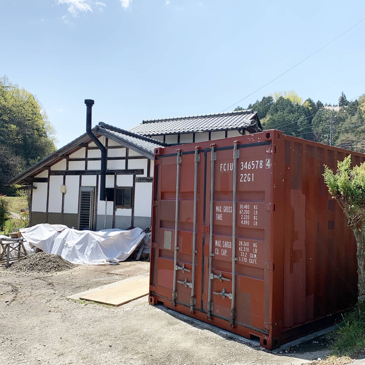 岐阜県恵那市️「I様」有り難う御座いました20フィート中古コンテナを農機具の倉庫としてご利用になられるそうです。ラダーやスロープを付ければトラクターも容易に収納できます。オプションで窓やドア、シャッター、換気扇取り付けやコンテナハウスとしてもカスタマイズ可能です。内装はプロの大工さんに施工して頂くので、ご安心下さい️お見積りのご依頼はDMからは①お名前②ご住所を明記の上、お問い合わせ下さい。直接お電話にてお問い合わせもお待ちしております。090-3556-1000  近藤　　　　蟹江展示場　　愛知県海部郡蟹江町大字　　蟹江新田道西66★こちらには常駐しておりませんので、お越しの際は数日前に来店のご予約をお電話にてお受けしております090-3556-1000 近藤まで！！#ありがとう#感謝#ご縁#岐阜県#恵那市#小屋#倉庫#物置#農機具 倉庫#コンテナ#海上コンテナ#コンテナハウス でお店やお部屋に！#中古コンテナ 安心してお使い頂いております。#diy#秘密基地 のベースコンテナに！#所ジョージ#世田谷ベース 的な#バイク 好き#車 好き#釣り 好き#yokapaint #777hayato さんのアイアン雑貨と釣りライフ#隠れ家 #ガレージライフ#アウトドア 好き#アニキ ありがとう#コンテナジョニー#ジョニーグループ