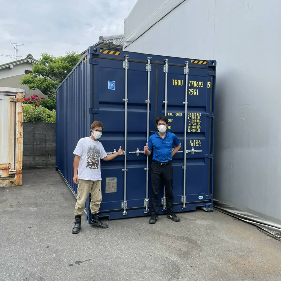 大阪府東大阪市️「(株)C輸送」石川様有り難う御座いました人気のハイキューブ（背高コンテナ）になります。２台ご購入の内の1台になります。2台目は整地された後と言うことでまた次回に・・他にもオプションでドアや窓、シャッターの取り付けやコンテナハウスでお店やガレージ、趣味部屋等にも出来ます️お問い合わせはDMか090-3556-1000近藤まで（DMからは済みませんがお名前を教えて頂けると有難いです）　　　　　蟹江展示場　　　愛知県海部郡蟹江町大字　　　蟹江新田道西66こちらには常駐しておりませんので、ご来店のお客様はお手数ですがお電話にて来店のご予約をお願い致します️090-3556-1000 近藤#ありがとう#感謝#ご縁#大阪府#東大阪市#運送会社#物流#倉庫#物置#小屋#コンテナ#海上コンテナ#diy#秘密基地#隠れ家#趣味部屋#バイク 好き#車 好き#自転車 好き#アウトドア 好き#世田谷ベース#所ジョージ#777hayato さんの釣りライフとアイン雑貨#yokapaint #全国 納品設置します#アニキ ありがとう#コンテナジョニー#ジョニーグループ