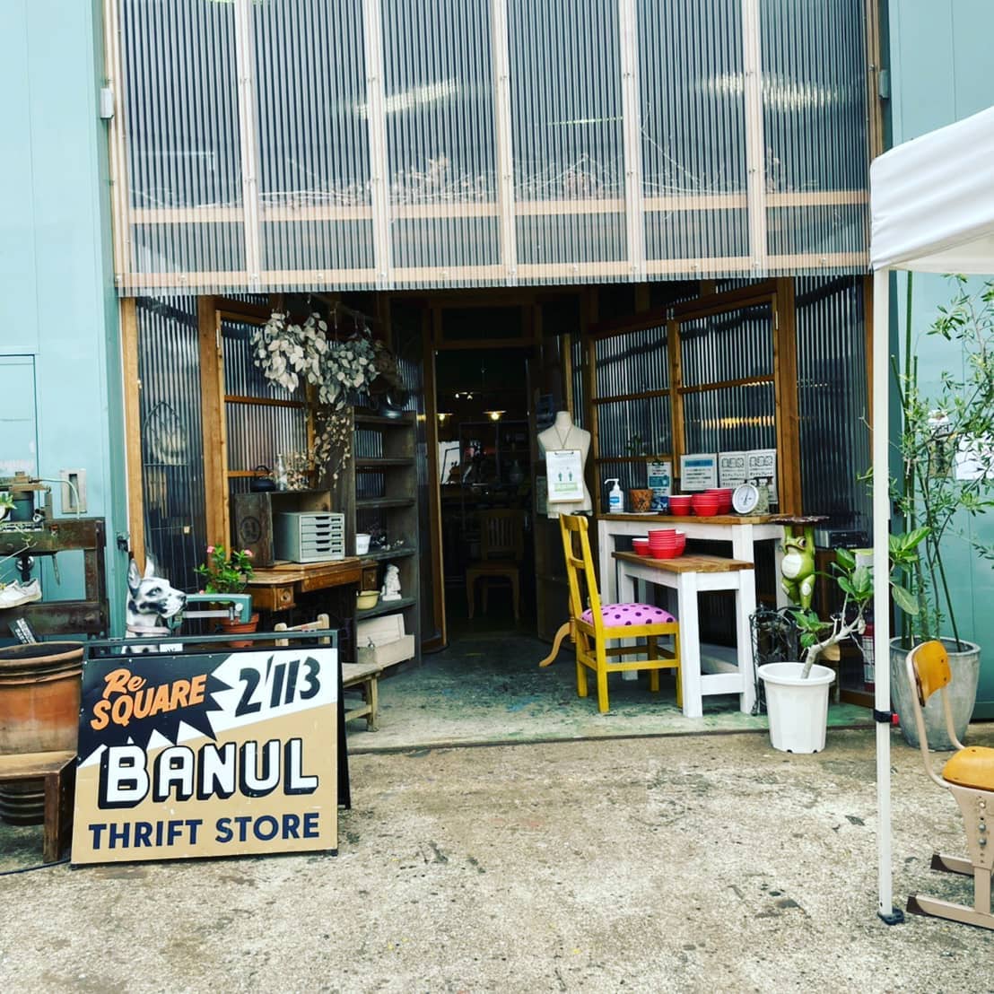 @re_square_banulお洒落な家具（鉄箱に入れたい・・） @minoakakitchen ハワイのローカルフード（先輩ありがとう ガーリックシュリンプとデニッシュ生地のワッフル&コーヒー旨かったっス）#re_square_banul #minoakakitchen #ありがとう#ご縁#感謝#愛知県#小牧市#vintage#キッチンカー#移動販売#イベント#コンテナジョニー#コンテナ#アニキ ありがとう